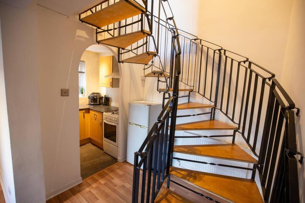 Entire 1 Bedroom House In Apartment